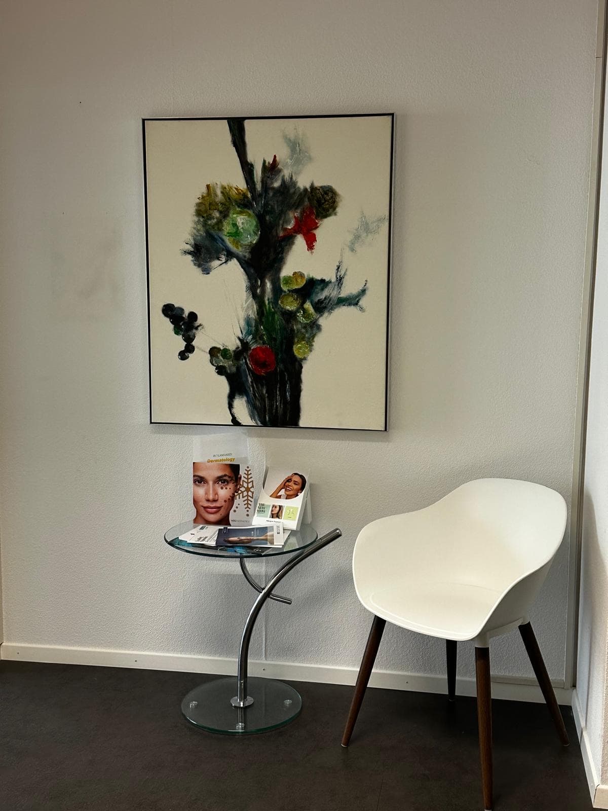 Waiting area at Gruppenpraxis am Helvetiaplatz in Bern
